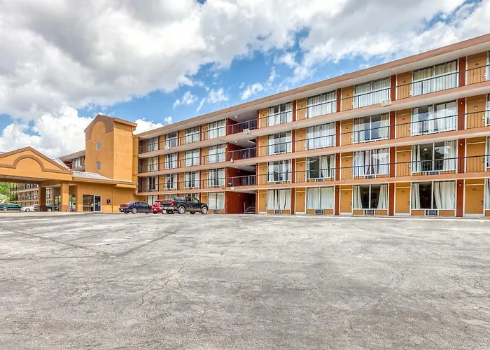 Budgetel Inn & Suites