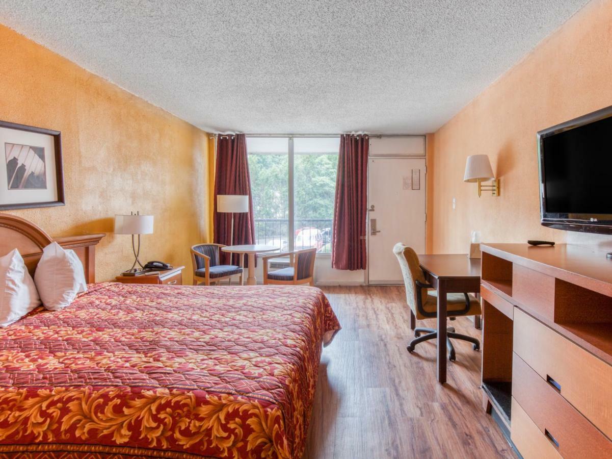 Budgetel & Hotel