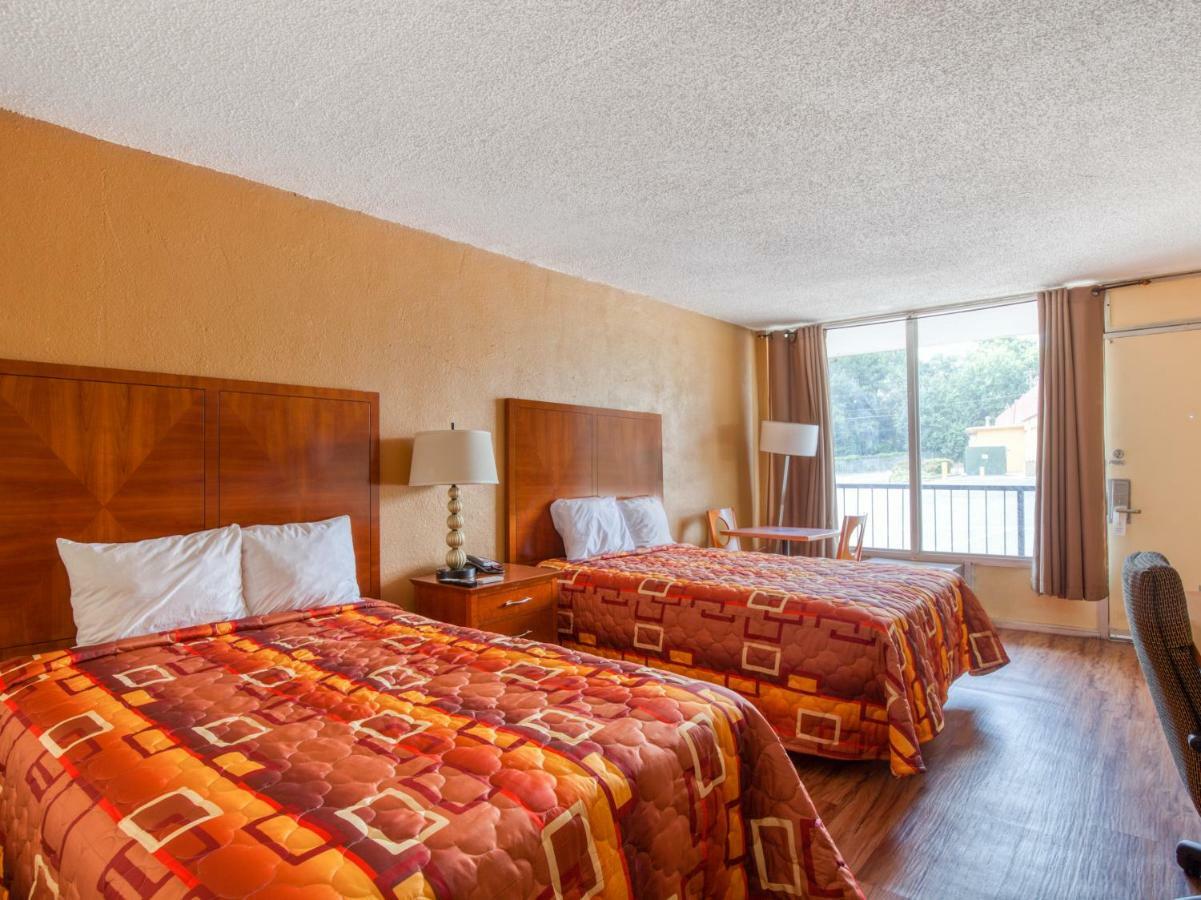 Budgetel & Hotel Forest Park