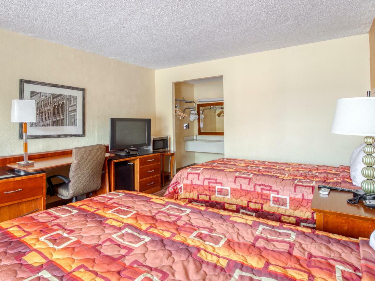 Budgetel & Hotel 2*