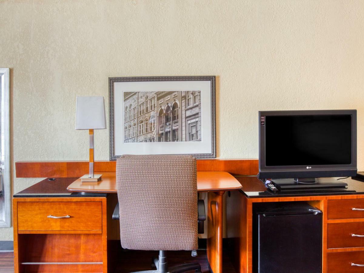 Hotel Budgetel &