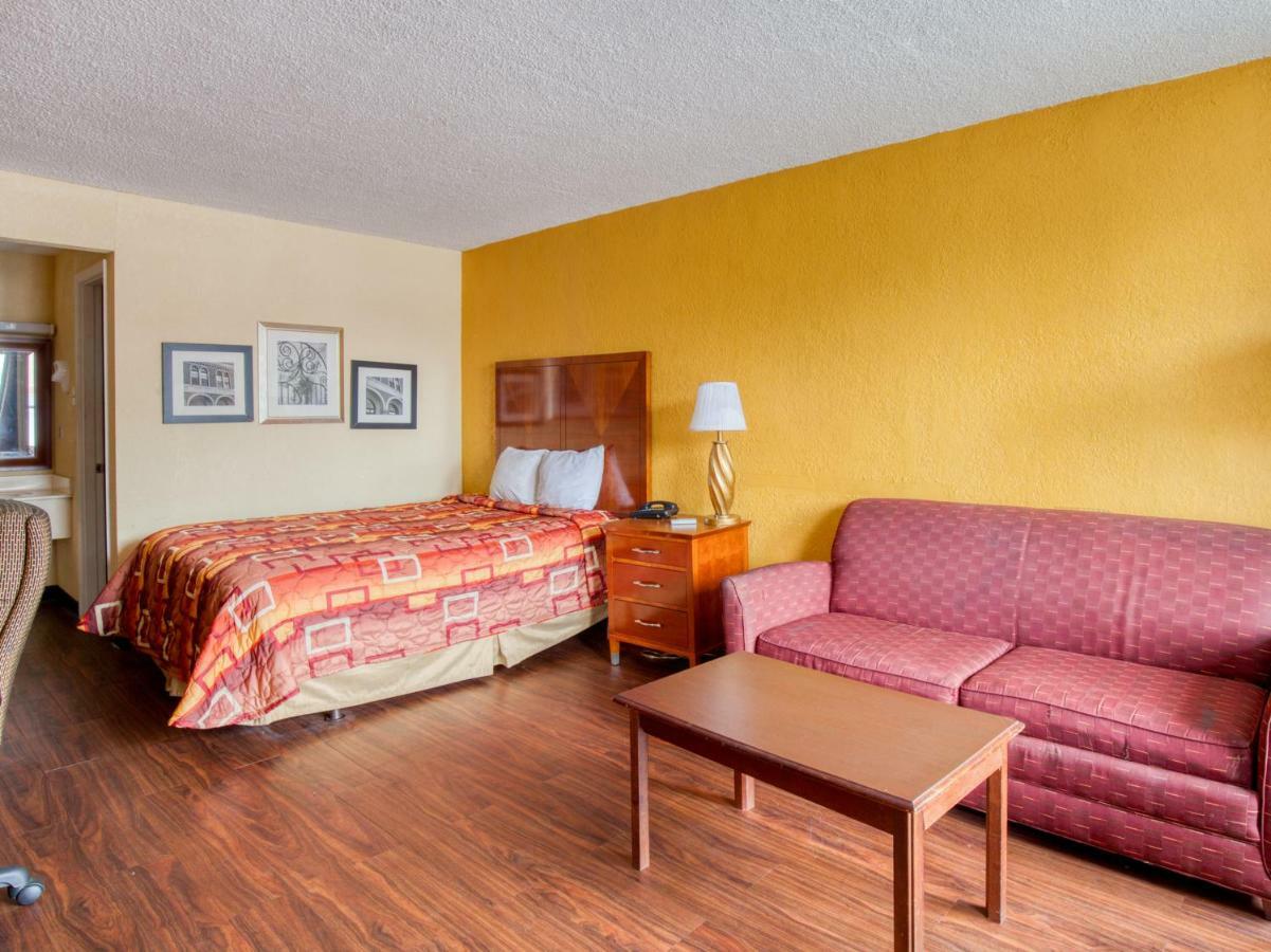 Hotel Budgetel &