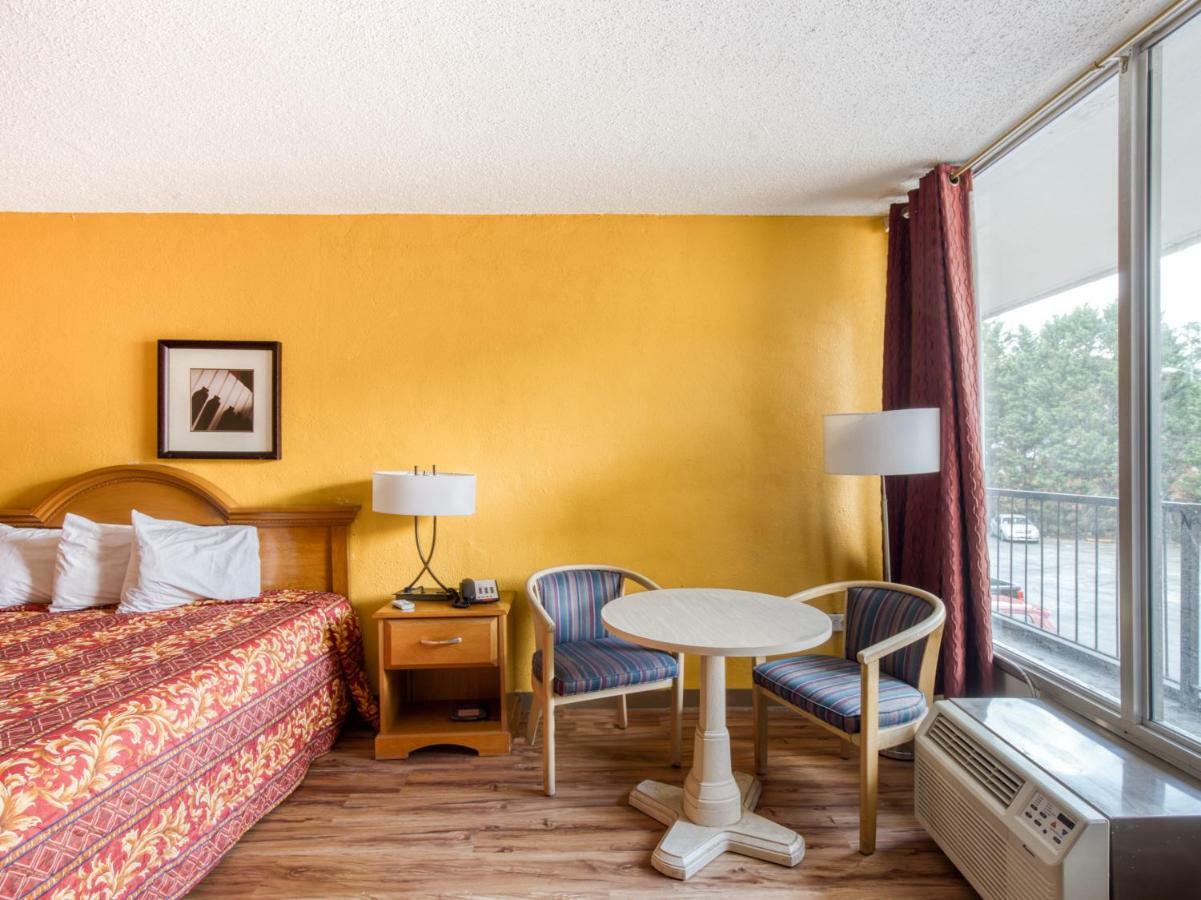 Budgetel & Hotel