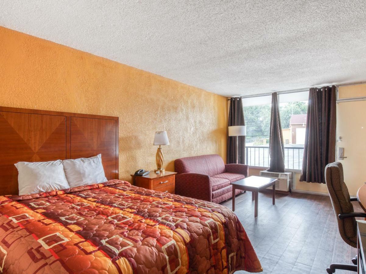 Budgetel & 2* Forest Park