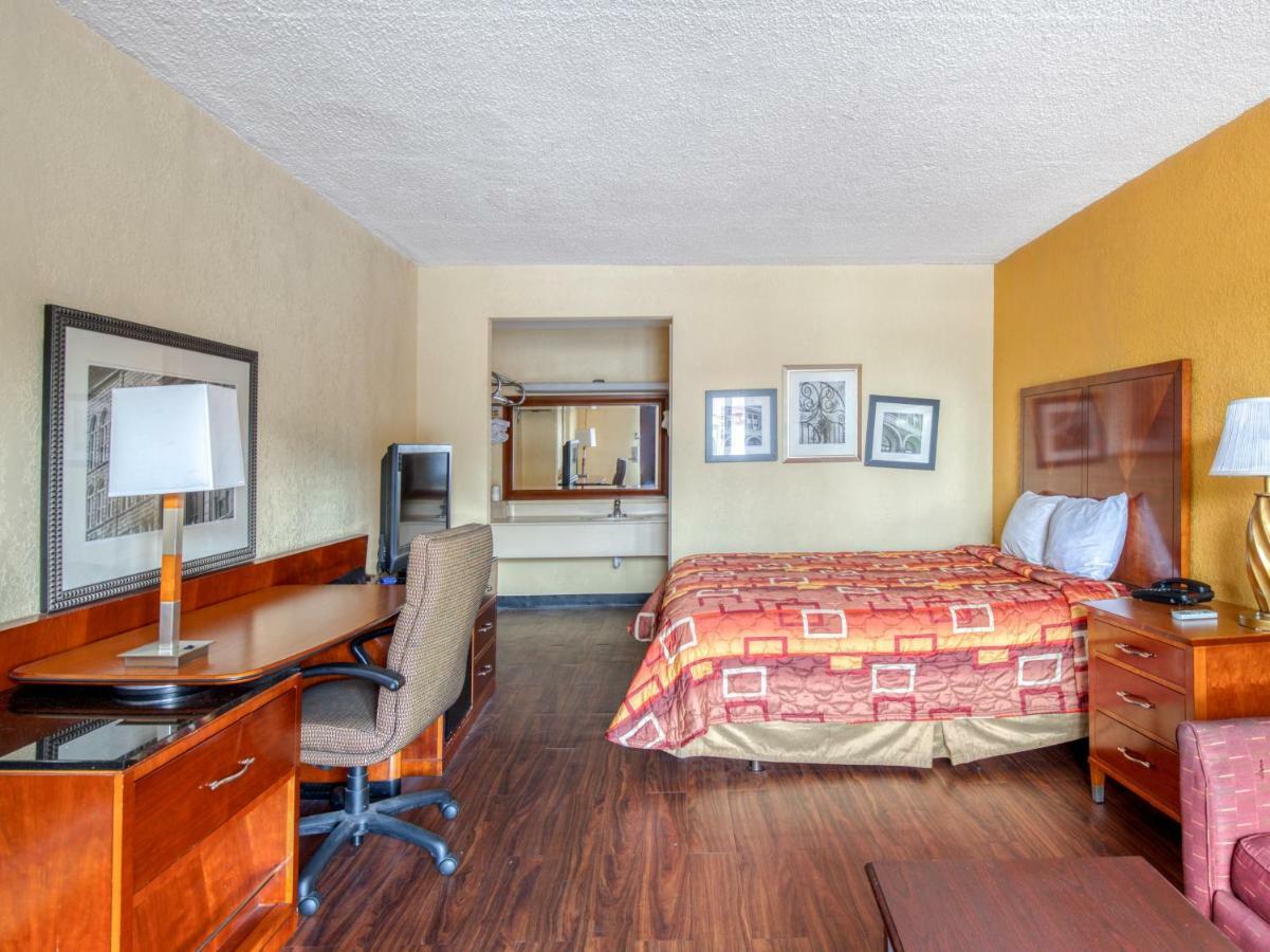 Budgetel & Hotel 2*